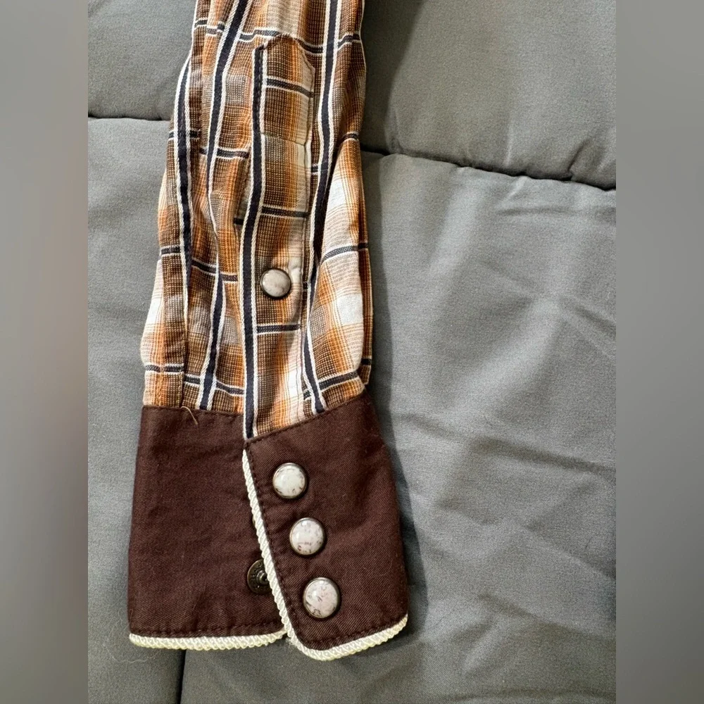Vintage ladies pearl snap yoke Brown Plaid Western Snap-Front Shirt - Picture 8 of 10